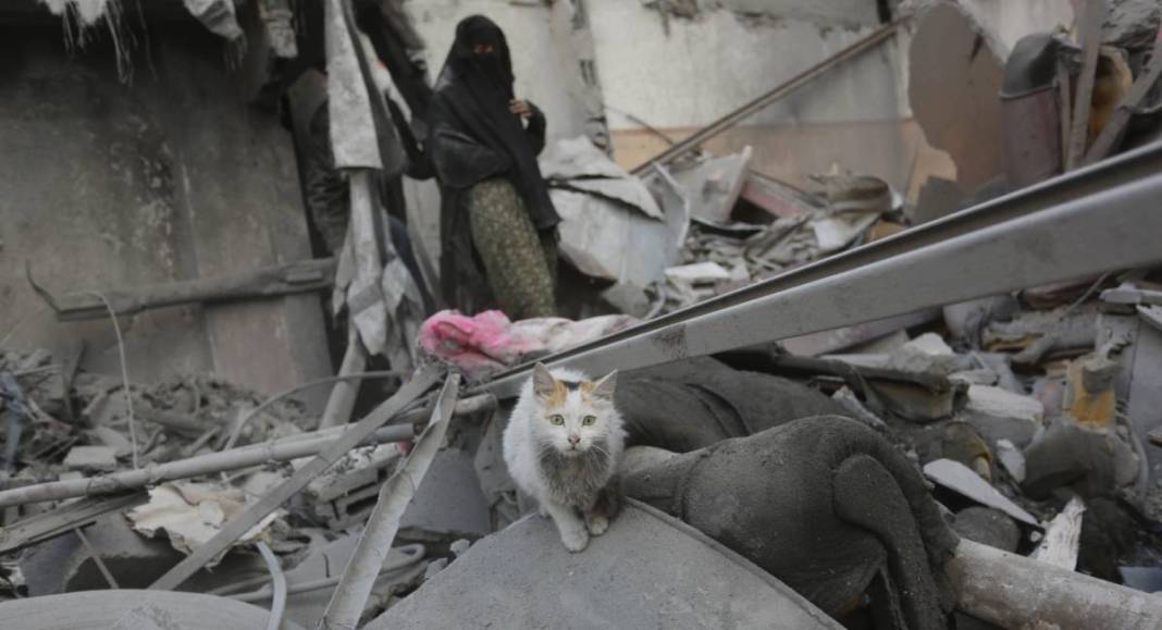 İsrail, sivillerin yaşadığı Nusayrat Kampı'nı bombaladı 10